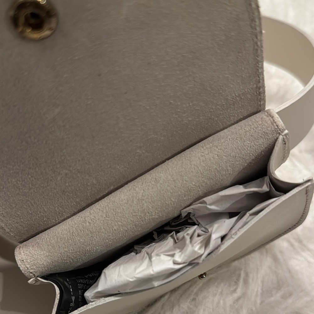 Elegant Cream Belt Bag - Picture 9 of 15